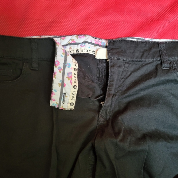 Black size 11 Roxy shorts - Picture 2 of 3